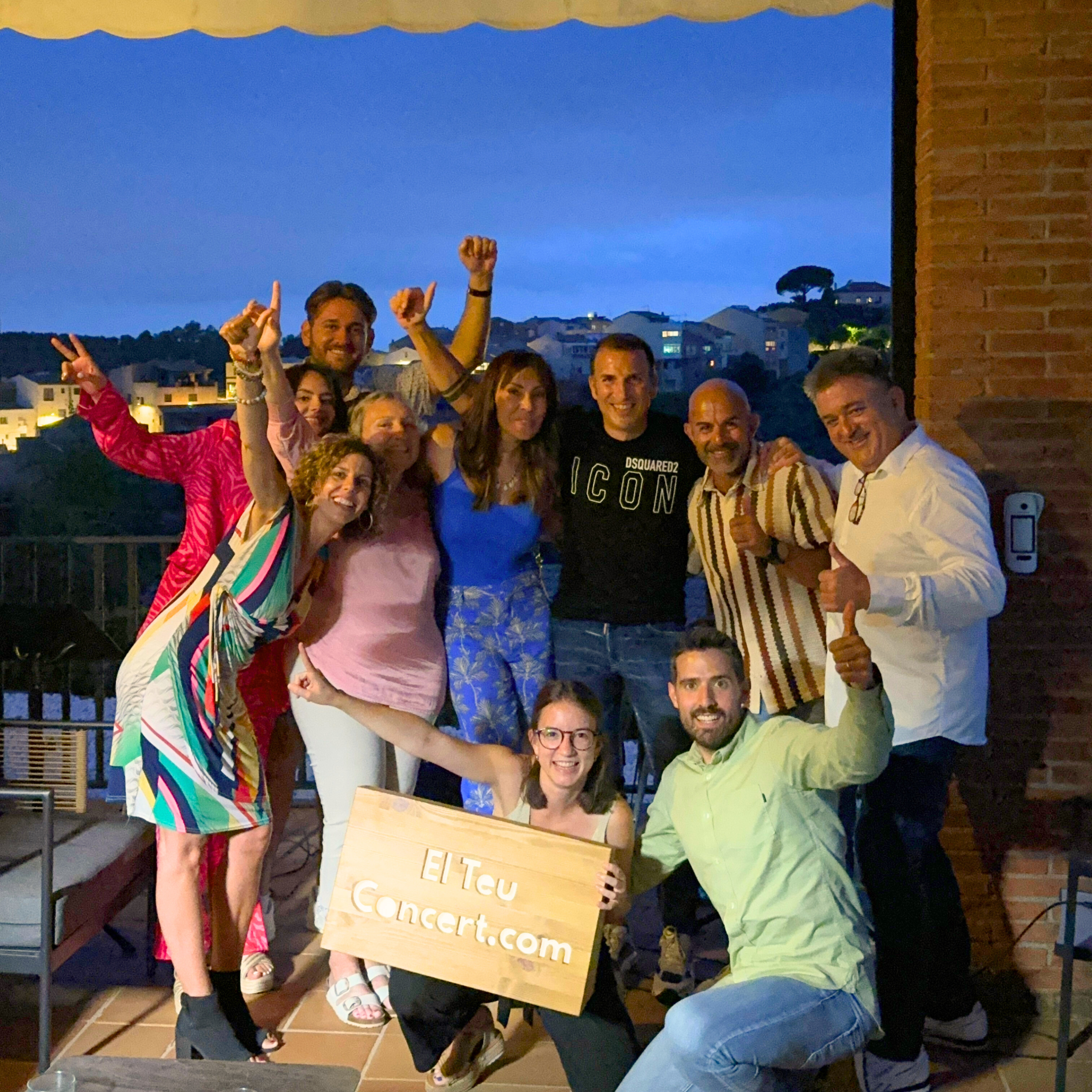 El Teu Concert a un balcó Qualsevol excusa és bona per compartir un concert a casa amb els qui més estimes.